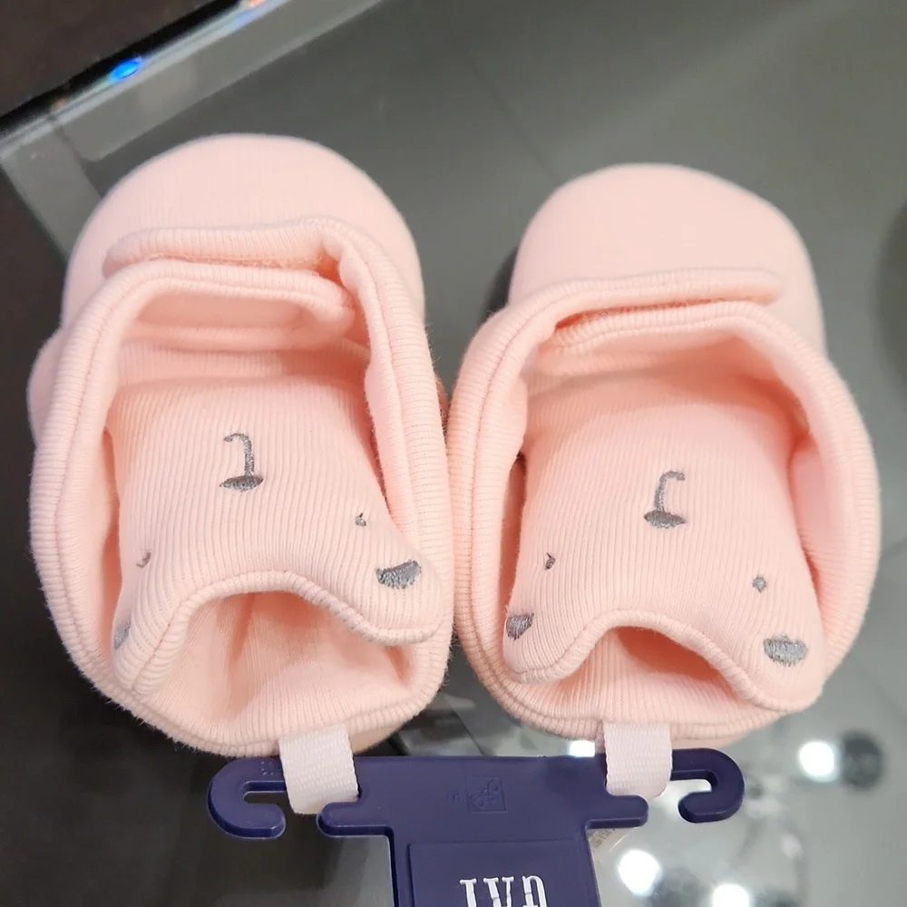Baby Gap girl booties 6-12 months New very cute pink gray